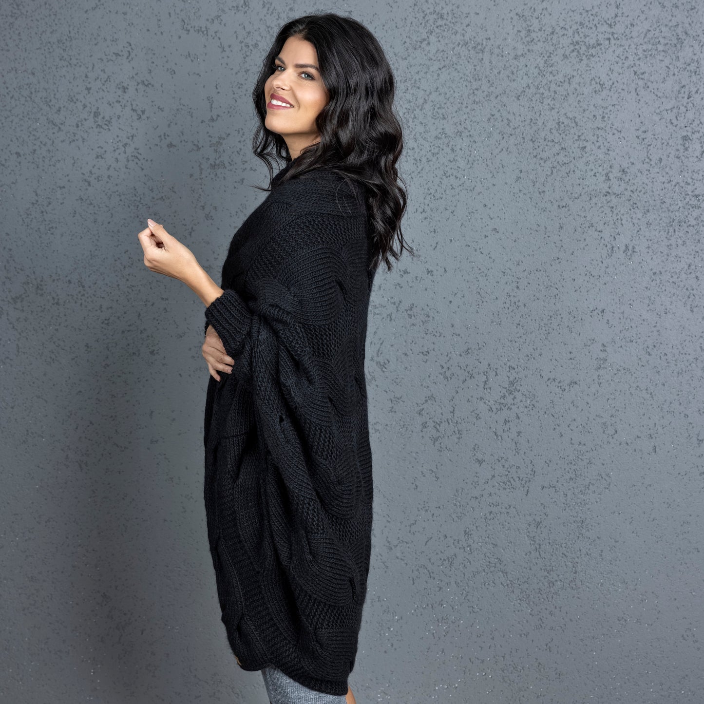 Knotty chunky knit cardigan oversized and forever go - black!