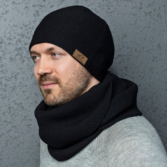 Man merino wool knit infinity scarf and cap - black