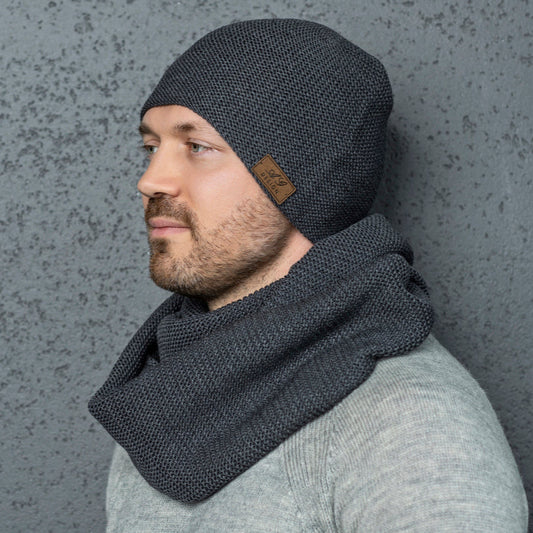 Man merino wool knit infinity scarf and cap - graphite