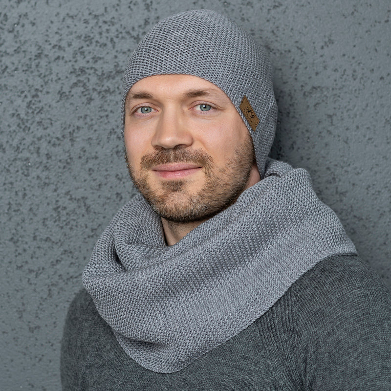 Man merino wool knit infinity scarf and cap - light gray