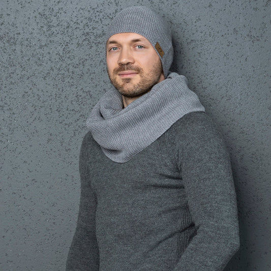 Man merino wool knit infinity scarf and cap - light gray