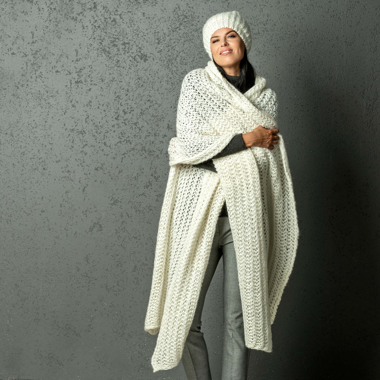 Chunky Knit massive alpaca wool Scarf and hat - white