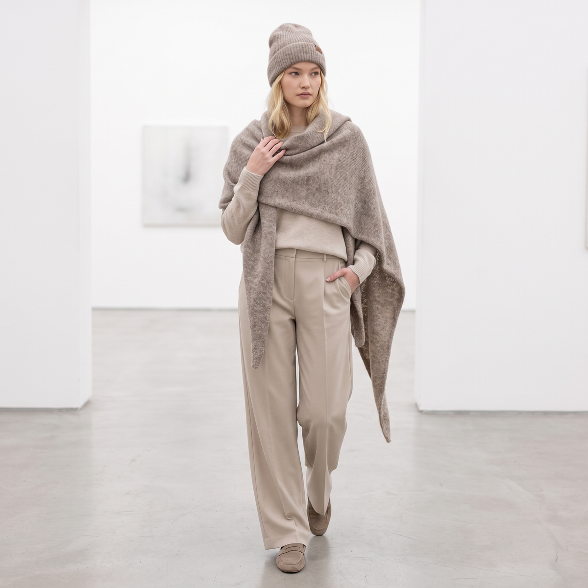 Set sciarpa triangolare e berretto in baby alpaca, ampia, cacao — By AGdesign