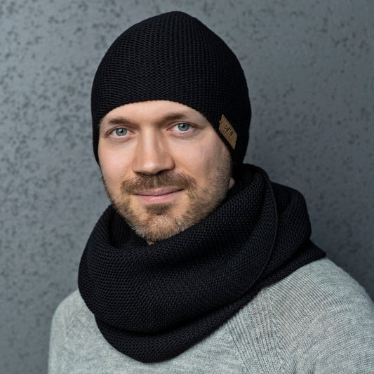 Man merino wool knit infinity scarf and cap - black