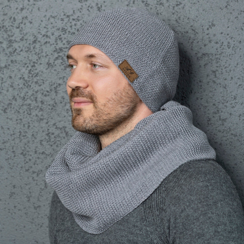 Man merino wool knit infinity scarf and cap - light gray