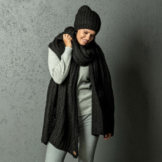 Chunky Knit massive alpaca wool Scarf and hat - black