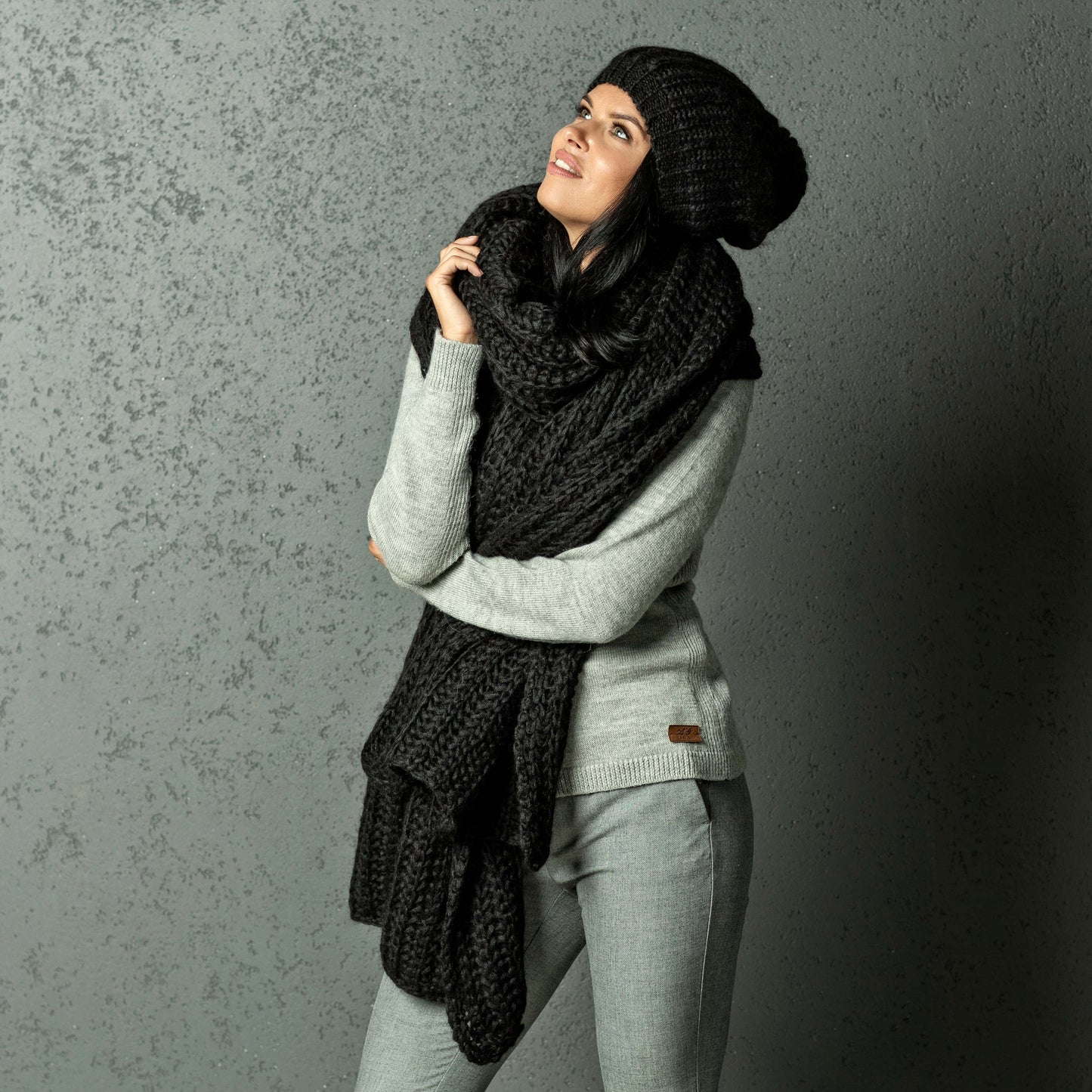Chunky Knit massive alpaca wool Scarf and hat - black