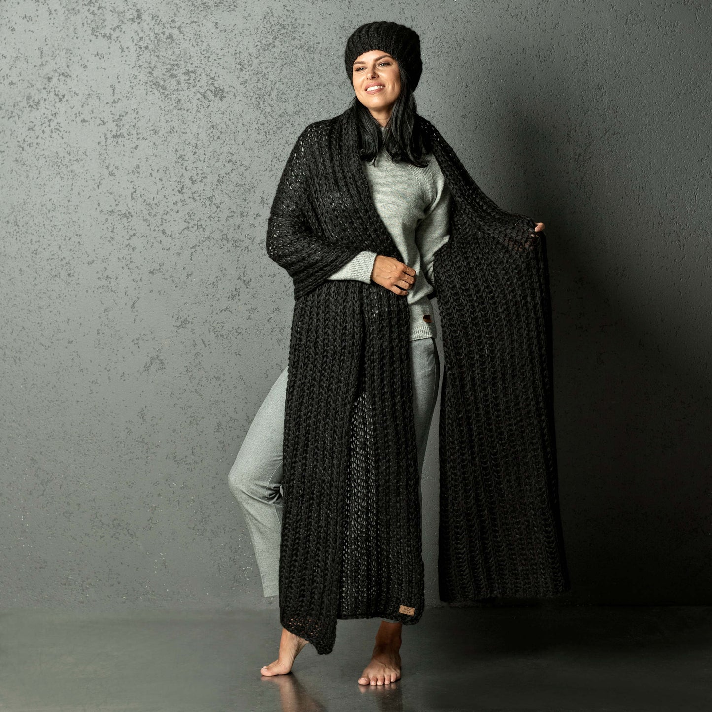 Chunky Knit massive alpaca wool Scarf and hat - black