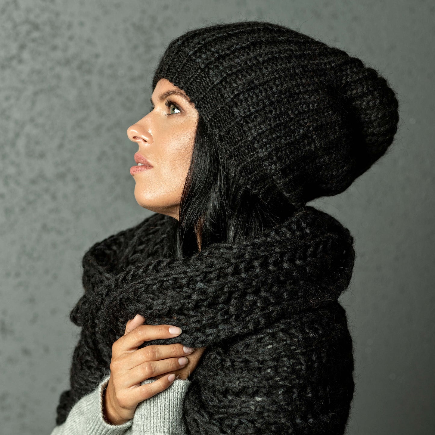 Chunky Knit massive alpaca wool Scarf and hat - black