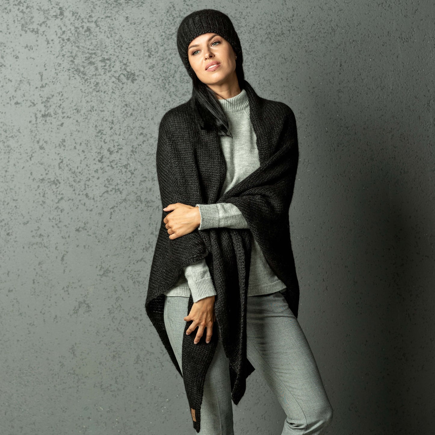 Chunky Knit triangle alpaca wool Scarf and hat - black