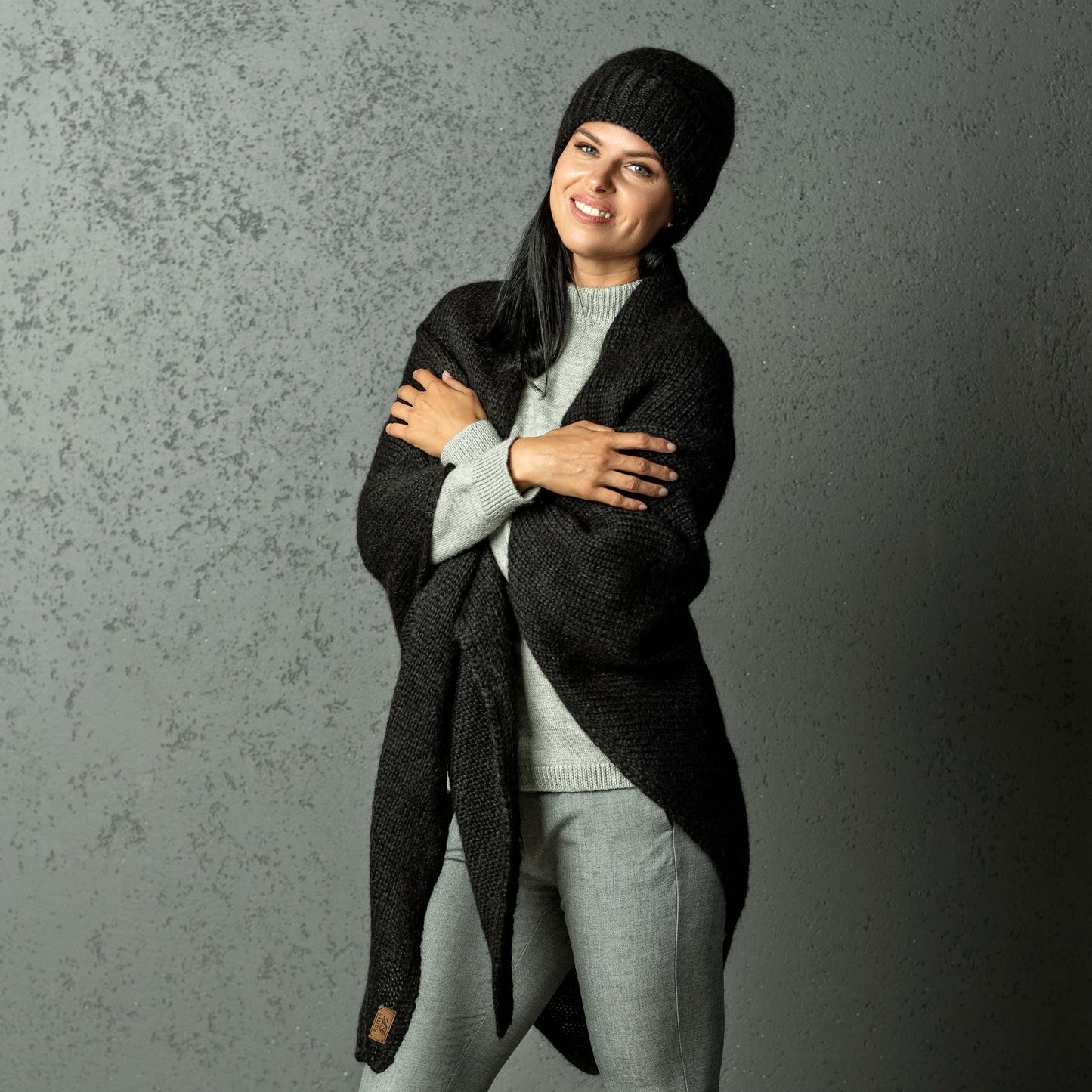 Chunky Knit triangle alpaca wool Scarf and hat - black