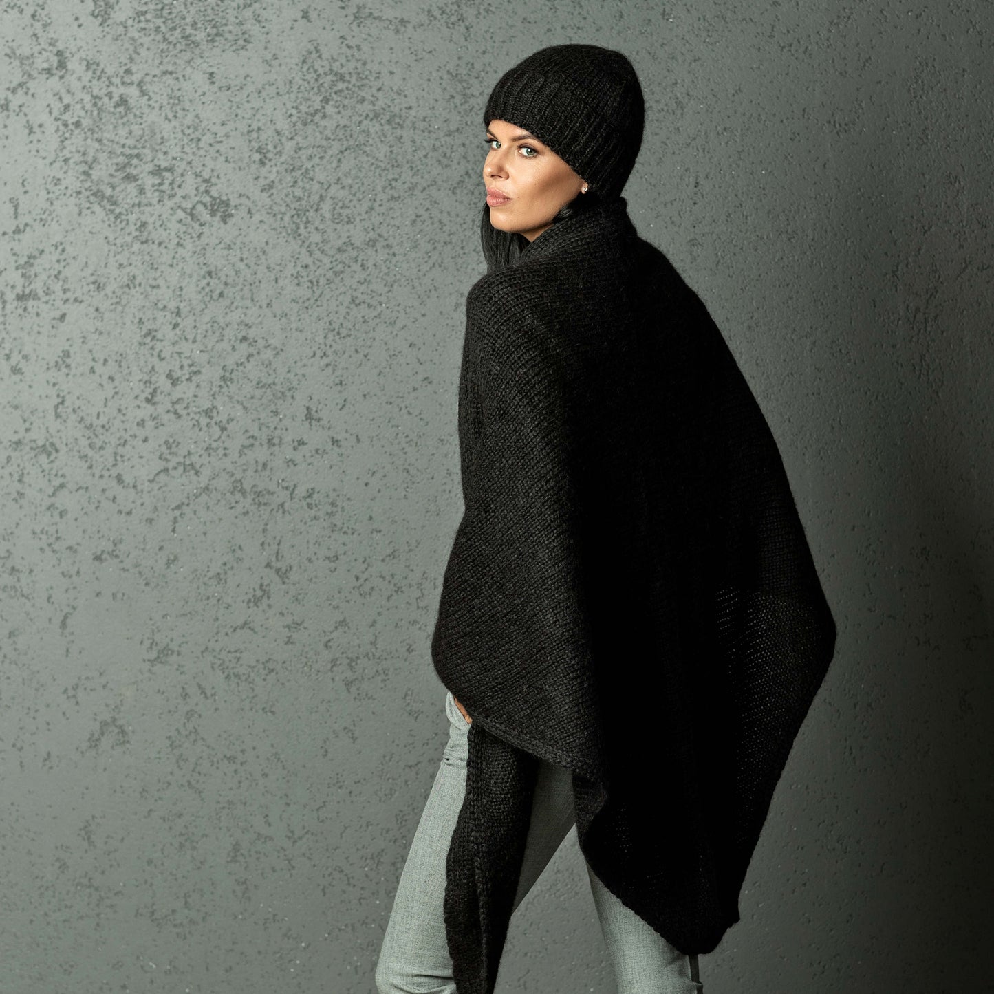 Chunky Knit triangle alpaca wool Scarf and hat - black