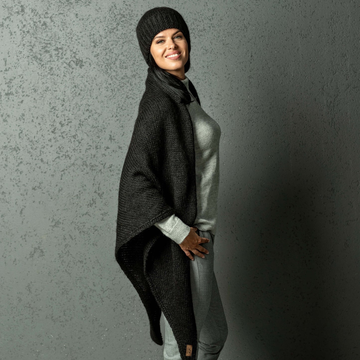 Chunky Knit triangle alpaca wool Scarf and hat - black