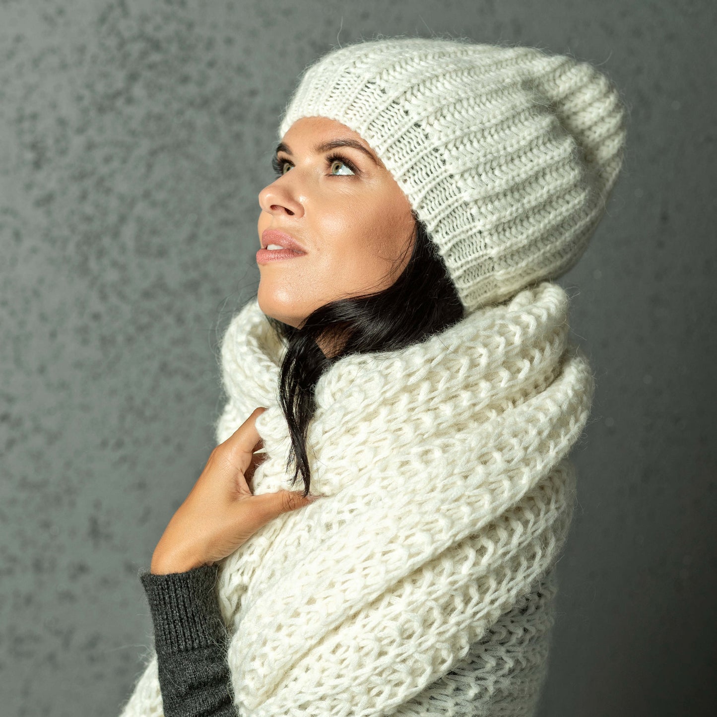 Chunky Knit massive alpaca wool Scarf and hat - white