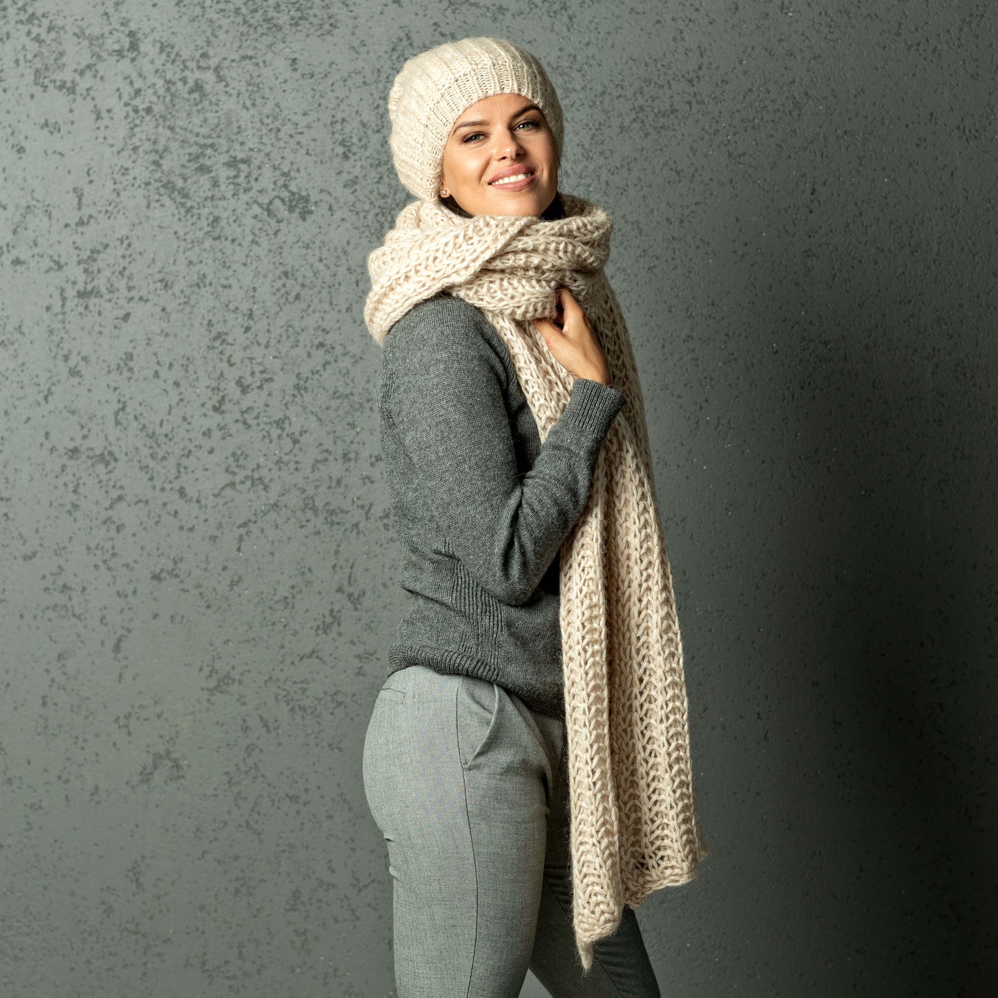 Chunky Knit massive alpaca wool Scarf and hat - creamy