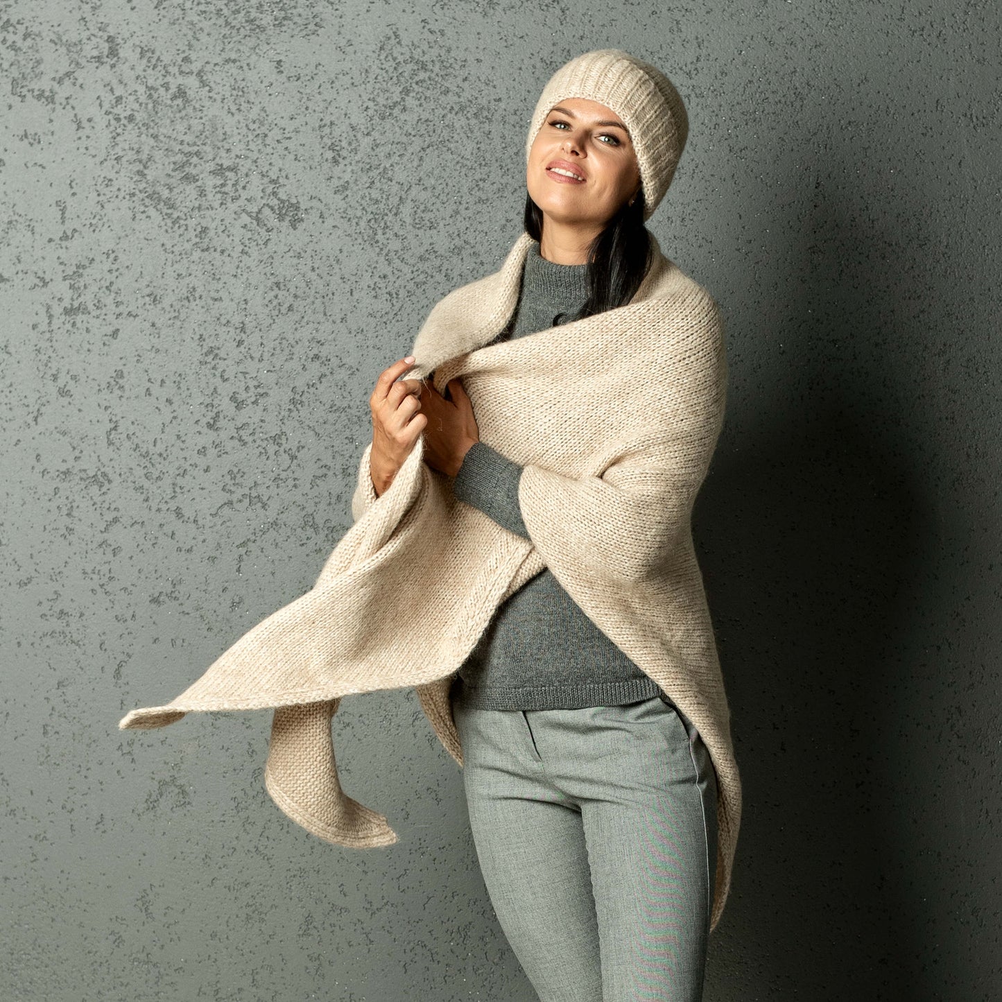 Chunky Knit triangle alpaca wool Scarf and hat - creamy