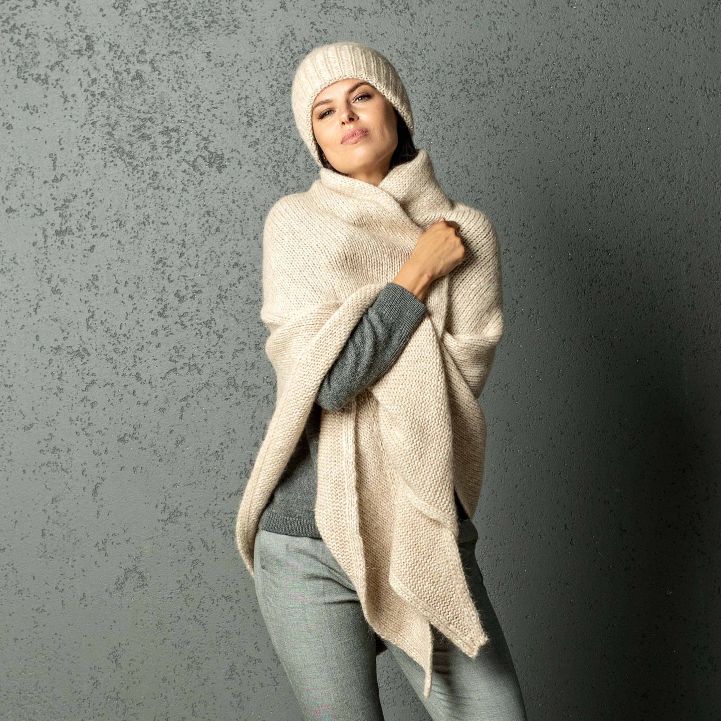 Chunky Knit triangle alpaca wool Scarf and hat - creamy