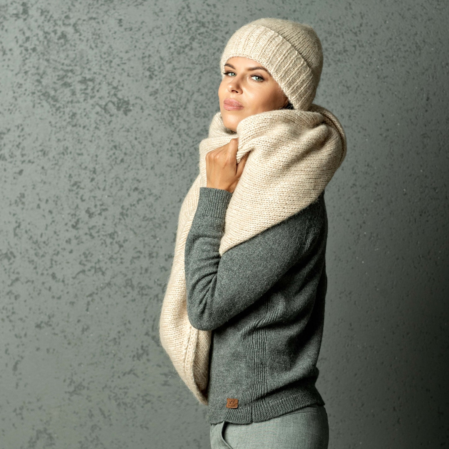 Chunky Knit triangle alpaca wool Scarf and hat - creamy