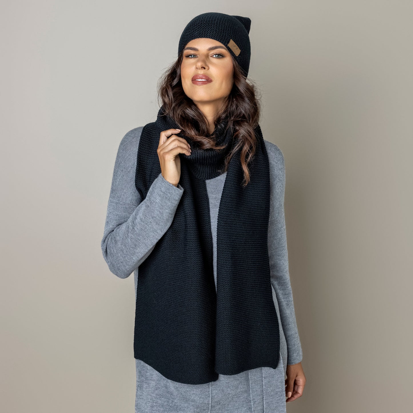 Knit minimalist soft 100% merino wool Scarf and hat - black