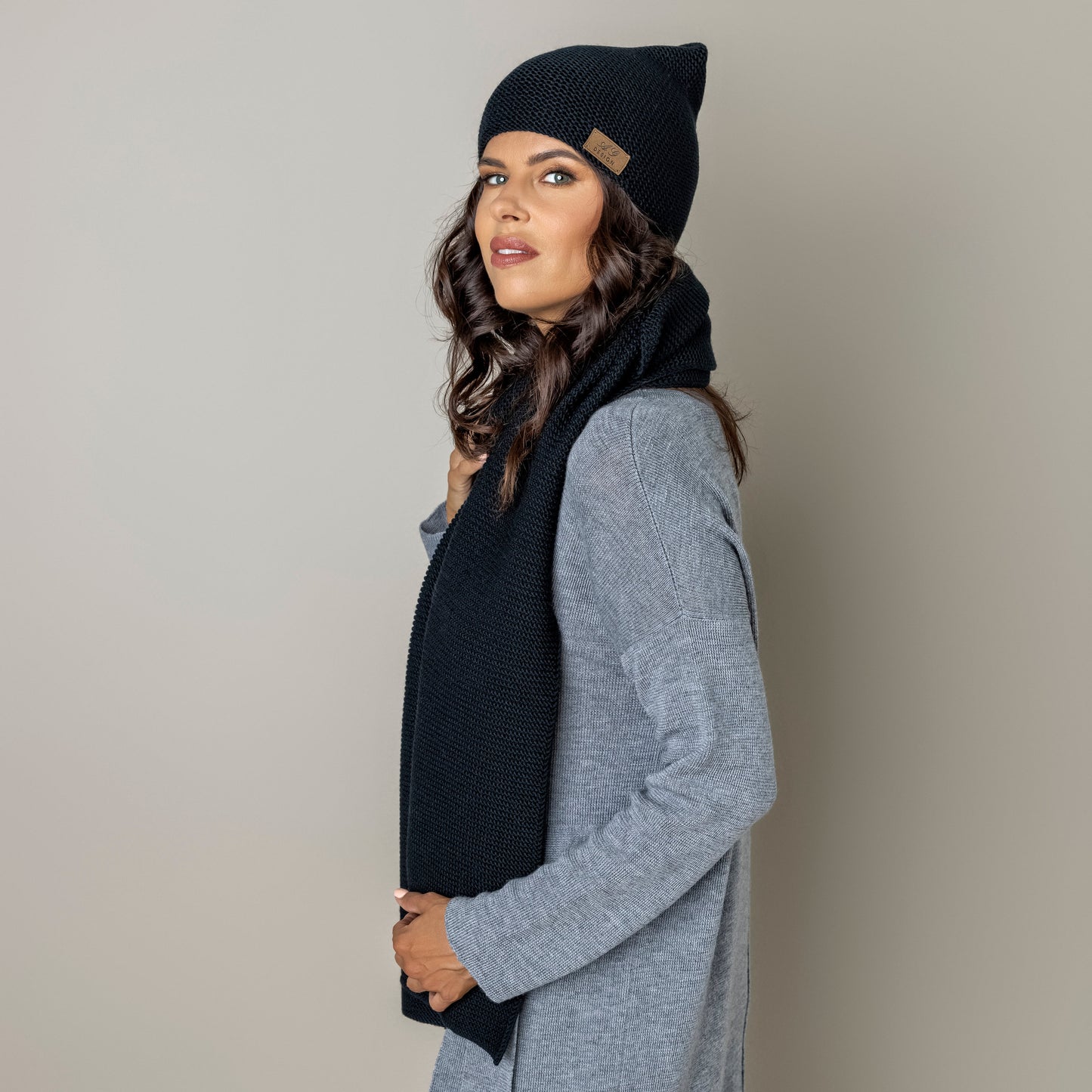 Knit minimalist soft 100% merino wool Scarf and hat - black