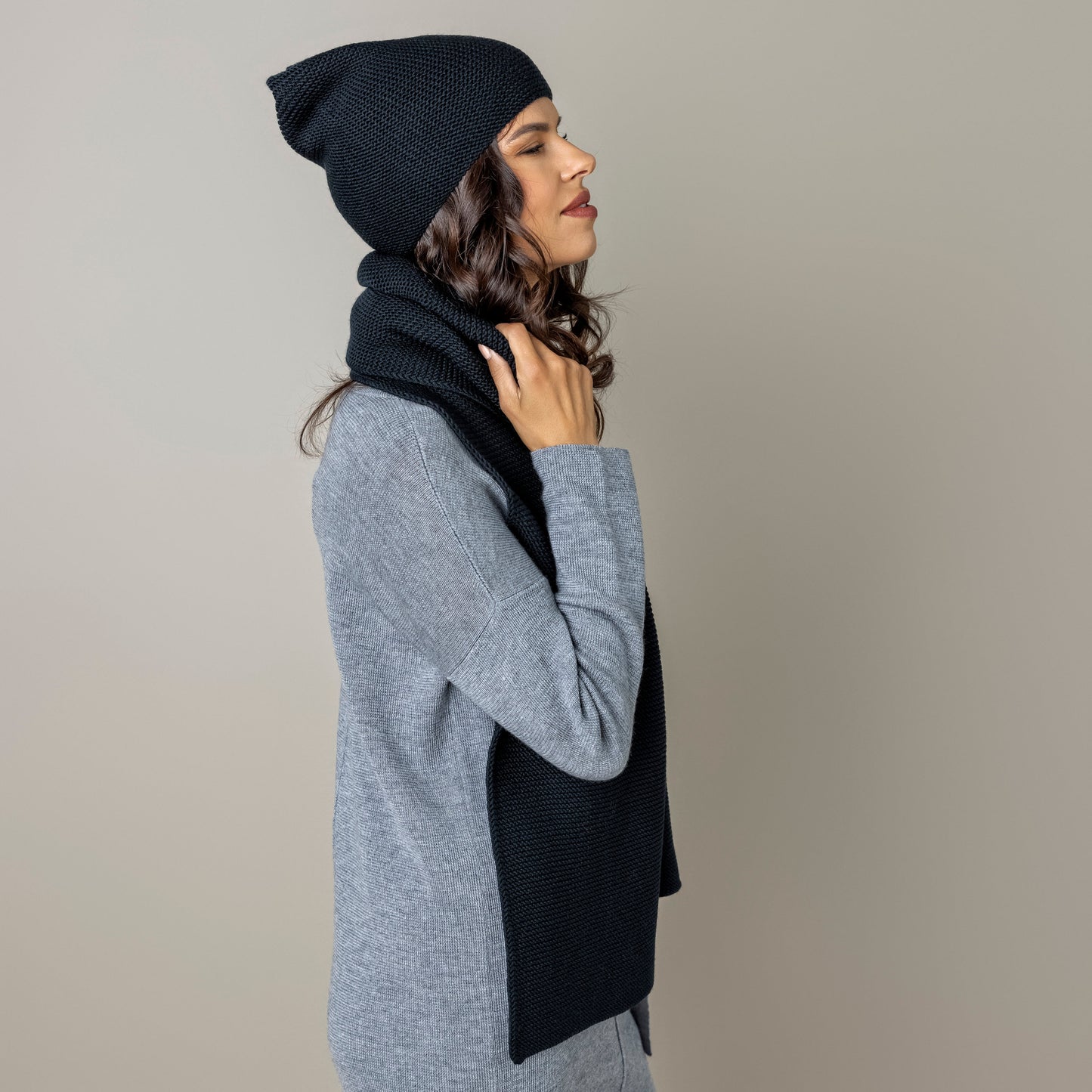 Knit minimalist soft 100% merino wool Scarf and hat - black